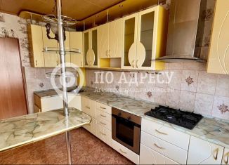 Продаю трехкомнатную квартиру, 58 м2, Саратов, улица имени Академика С.Г. Навашина, 20