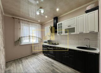 Продаю 2-комнатную квартиру, 65.2 м2, Астрахань, улица Бориса Алексеева, 30