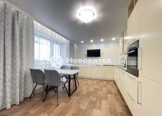 Продажа 3-ком. квартиры, 65 м2, Киров, Парковая улица, 3