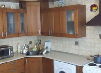 Сдам в аренду 2-ком. квартиру, 70.9 м2, Краснодар, улица 70-летия Октября, 17, микрорайон Юбилейный