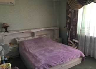 Сдам в аренду четырехкомнатную квартиру, 80 м2, Ростов-на-Дону, улица Волкова, 8