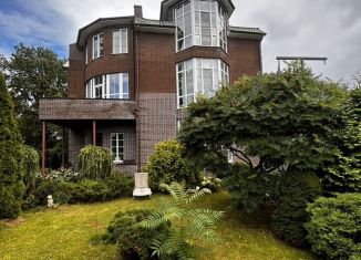 Сдаю в аренду дом, 320 м2, Псков, Ипподромная улица, 11/15