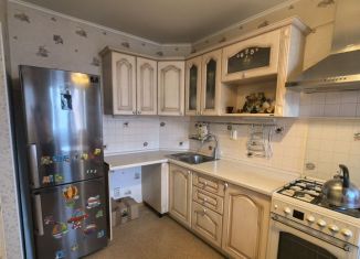 Сдаю в аренду двухкомнатную квартиру, 45 м2, Саратов, улица имени Академика С.Г. Навашина, 40