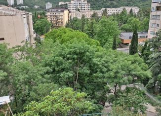 Сдается 1-ком. квартира, 32 м2, посёлок городского типа Партенит, Партенитская улица, 12