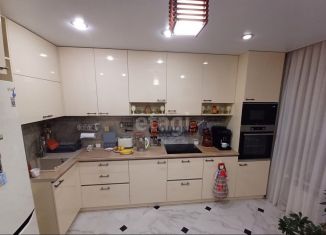 Продаю двухкомнатную квартиру, 68 м2, Липецк, улица Хренникова, 5