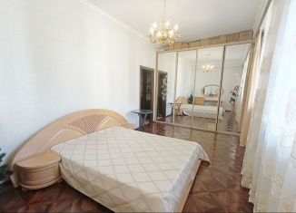 Сдаю в аренду трехкомнатную квартиру, 89 м2, Сочи, Полтавская улица, 50