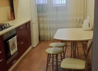 Сдается в аренду однокомнатная квартира, 40 м2, Саратов, улица имени Академика Н.Н. Семёнова, 13