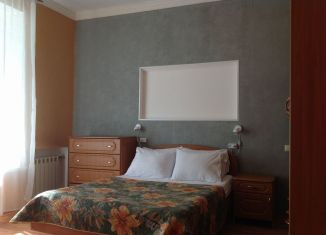 Сдается в аренду 1-ком. квартира, 46 м2, Саратов, улица имени Ф.Э. Дзержинского, 8