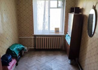 Продаю 3-ком. квартиру, 55 м2, Петергоф, Озерковая улица, 55к2
