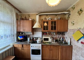 Продается 2-ком. квартира, 54 м2, Псков, Стахановская улица, 19