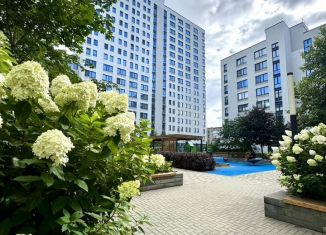 Аренда 3-комнатной квартиры, 78 м2, Екатеринбург, улица Новаторов, 8В, Орджоникидзевский район