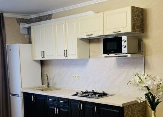 Сдаю в аренду двухкомнатную квартиру, 65 м2, Сочи, Севастопольская улица, 35/2