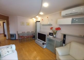 Сдается в аренду 3-комнатная квартира, 87 м2, Калуга, улица Плеханова, 96