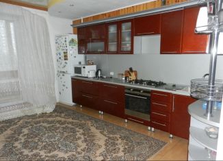 Сдается четырехкомнатная квартира, 150 м2, Железногорск, улица Гайдара, 7