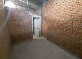 Сдам гараж, 10 м2, поселок городского типа Стройкерамика, улица Анетты Басс, 2с5