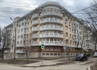 Сдается двухкомнатная квартира, 75 м2, Звенигород, улица Чехова, 5А
