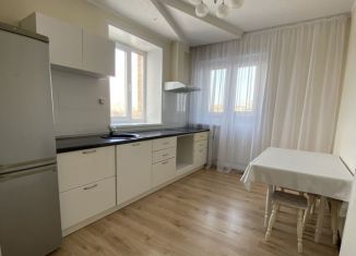 Сдам в аренду 2-комнатную квартиру, 60 м2, Ульяновск, улица Кирова, 6/2, Железнодорожный район