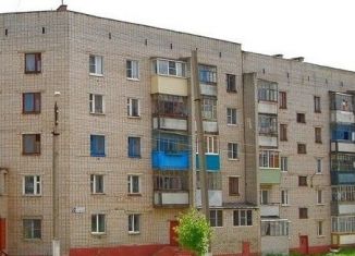 Продам 2-ком. квартиру, 52 м2, поселок городского типа Кугеси, Советская улица, 76