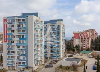 Сдается в аренду 2-комнатная квартира, 50 м2, Алушта, улица Богдана Хмельницкого, 39