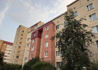 Продаю трехкомнатную квартиру, 72.4 м2, Гатчина, улица Изотова, 6