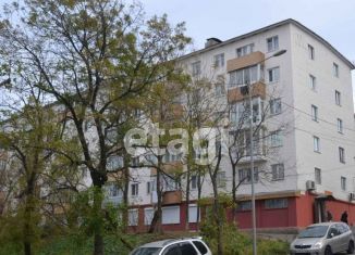 Сдам 2-ком. квартиру, 48 м2, Владивосток, улица Прапорщика Комарова, 31