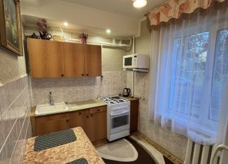 Сдается 2-ком. квартира, 60 м2, Барнаул, улица Георгия Исакова, 244