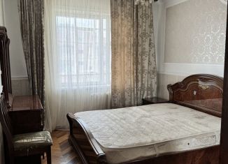 Сдается в аренду 4-ком. квартира, 100 м2, Кабардино-Балкариия, улица Тарчокова, 54Д