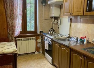 Сдается в аренду 2-ком. квартира, 65 м2, Феодосия, улица Федько, 27