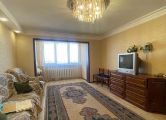 Продам 3-ком. квартиру, 80 м2, Махачкала, проспект Али-Гаджи Акушинского, 9