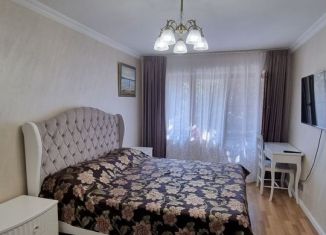 Сдается 2-ком. квартира, 50 м2, Сочи, улица Островского, 37