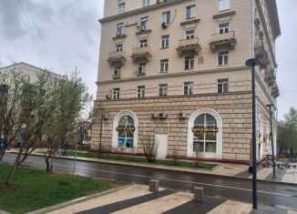 Продам 4-ком. квартиру, 105 м2, Москва, Киевская улица, 18, метро Киевская