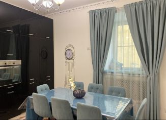 Сдается трехкомнатная квартира, 120 м2, Санкт-Петербург, улица Якубовича, 14, метро Адмиралтейская