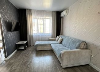 Сдаю в аренду 1-ком. квартиру, 35 м2, Хабаровск, улица 65-летия Победы, 1/14