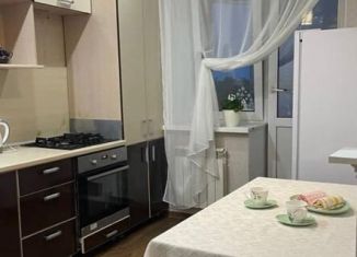 Сдам в аренду 1-ком. квартиру, 45 м2, Казань, ЖК Изумрудный Город, улица Салиха Батыева, 5