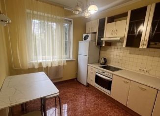 Сдаю в аренду 2-ком. квартиру, 55 м2, Москва, Лукинская улица, 5, метро Рассказовка