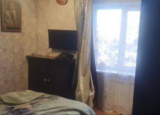 Продается четырехкомнатная квартира, 60 м2, посёлок городского типа Редкино, улица Гагарина, 3