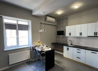 Сдается 2-ком. квартира, 65 м2, Крым, улица Полупанова, 27Д