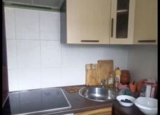 Продам 2-ком. квартиру, 46 м2, Кемеровская область, улица Комарова, 4