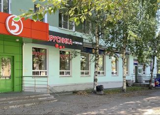 Продаю торговую площадь, 242.6 м2, Северодвинск, улица Капитана Воронина, 2