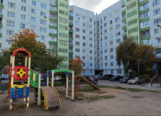 Продаю 1-ком. квартиру, 38 м2, Новгородская область, улица Кочетова, 12к2