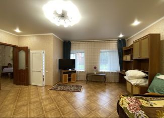 Сдам 1-комнатную квартиру, 35 м2, Казань, улица Роз, 16