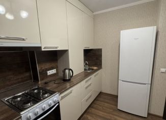 Аренда 2-ком. квартиры, 60 м2, Великий Новгород, улица Космонавтов, 38