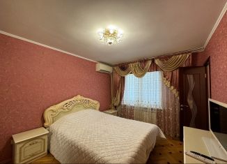 2-ком. квартира в аренду, 65 м2, Краснодарский край, улица Искры, 66/5