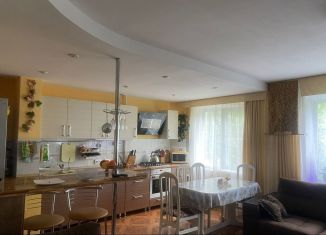 Продаю 4-ком. квартиру, 90 м2, Волгоградская область, Кузнецкая улица, 34