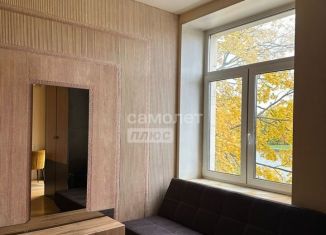 Аренда 2-ком. квартиры, 50 м2, Санкт-Петербург, набережная Мартынова, 12, метро Крестовский остров