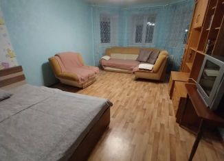 Сдам 1-комнатную квартиру, 40 м2, Казань, улица Гарифа Ахунова, 14