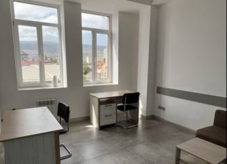 Сдаю в аренду офис, 20 м2, Махачкала, улица Дахадаева, 47