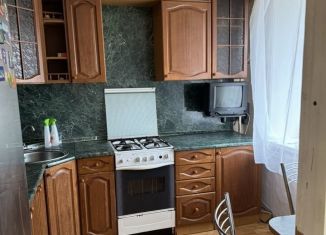 Сдам в аренду 2-ком. квартиру, 44 м2, Ликино-Дулёво, улица Текстильщиков, 4