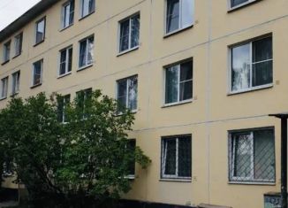 Продается 3-комнатная квартира, 41 м2, Колпино, улица Братьев Радченко, 15