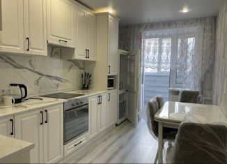 Сдаю 2-ком. квартиру, 70 м2, Саранск, Севастопольская улица, 57